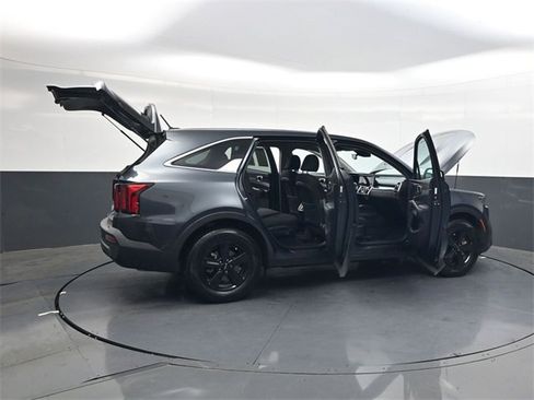 Used 2023 Kia Sorento LX image 35