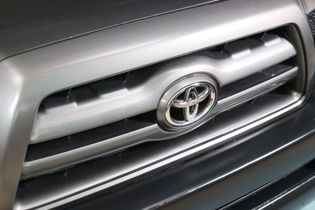 Used 2011 Toyota Tacoma 2WD Regular Cab image 15
