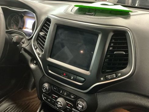 Used 2022 Jeep Cherokee Latitude Lux w/ Sun & Sound Group AWD/4WD image 22