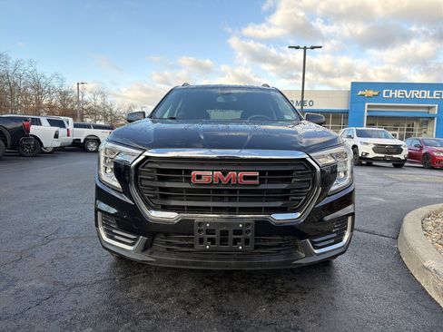 Used 2022 GMC Terrain SLE w/ Driver Convenience Package image 2