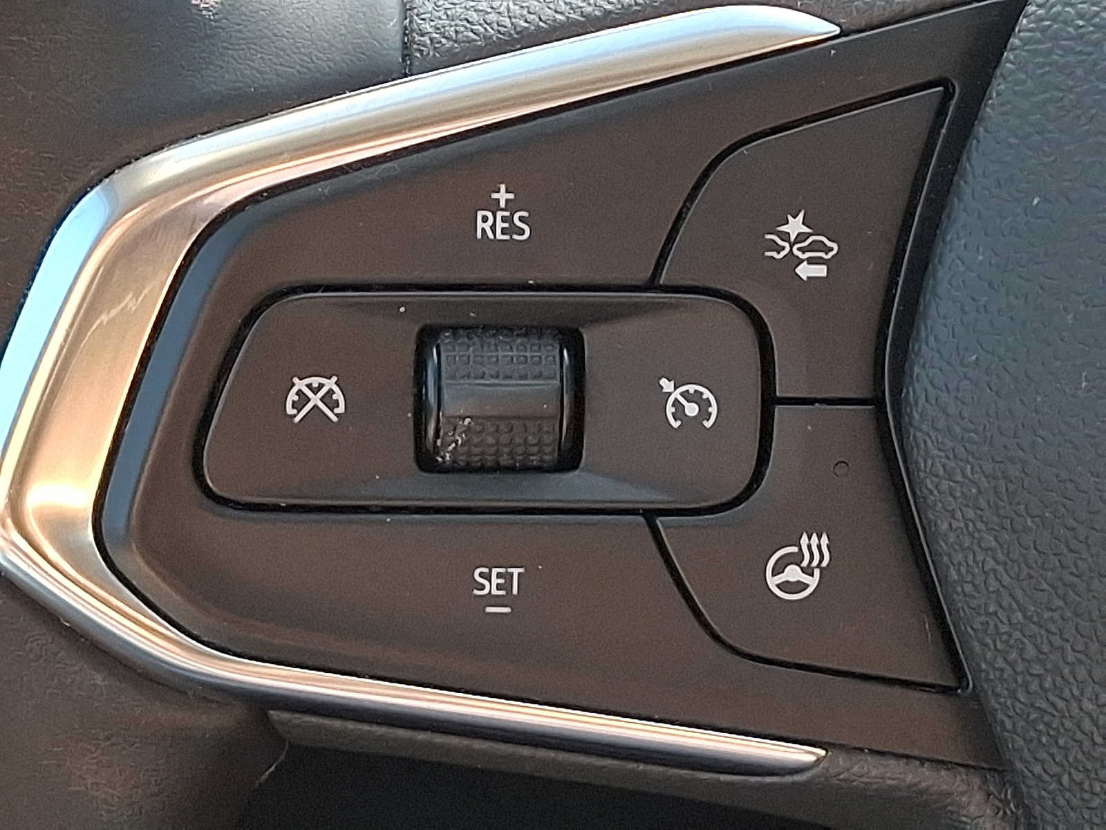 Used 2025 Chevrolet Trax LT w/ Driver Confidence Package FWD image 21