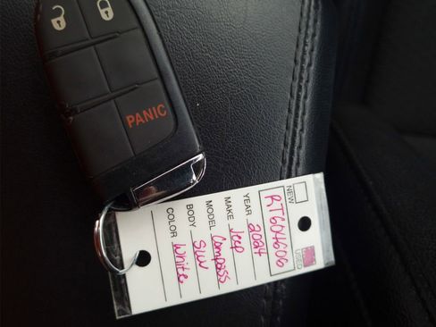 Used 2024 Jeep Compass Latitude image 18