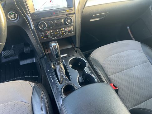 Used 2017 Ford Explorer XLT w/ Equipment Group 202A image 23