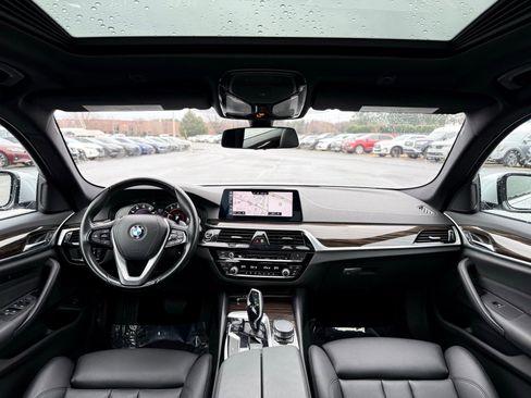 Used 2019 BMW 530i w/ Convenience Package image 2