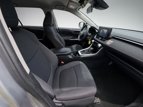 Used 2020 Toyota RAV4 LE w/ Carpet Mat Package AWD/4WD image 8