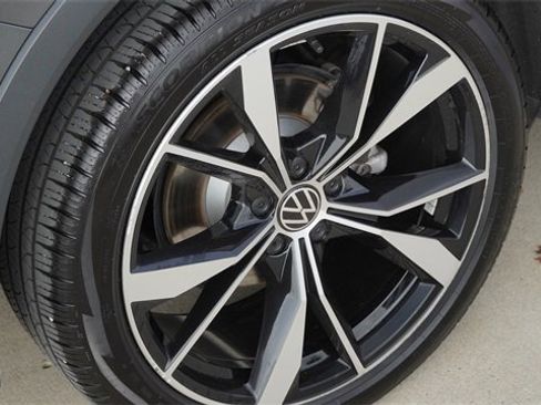 Used 2022 Volkswagen Tiguan SEL R-Line image 11