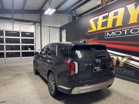 Used 2024 Hyundai Palisade Calligraphy image 17