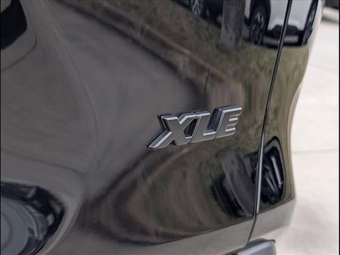 Used 2019 Toyota RAV4 XLE Premium image 18