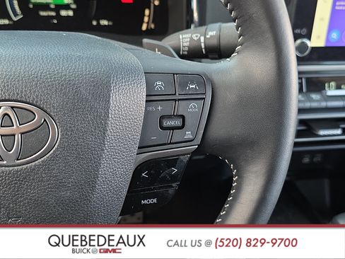 Used 2025 Toyota Camry SE w/ Convenience Package image 14