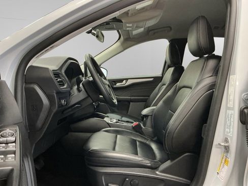 Certified 2025 Ford Escape Platinum AWD/4WD image 9