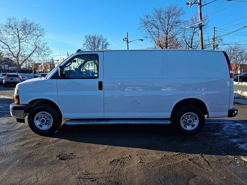 Used 2024 GMC Savana 2500 w/ Driver Convenience Package image 5