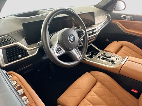 Used 2025 BMW X7 xDrive40i w/ M Sport Package image 9
