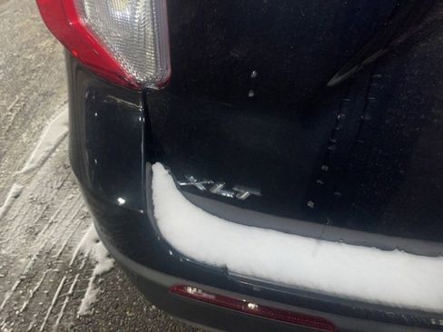 Used 2020 Ford Explorer XLT w/ Equipment Group 202A image 6