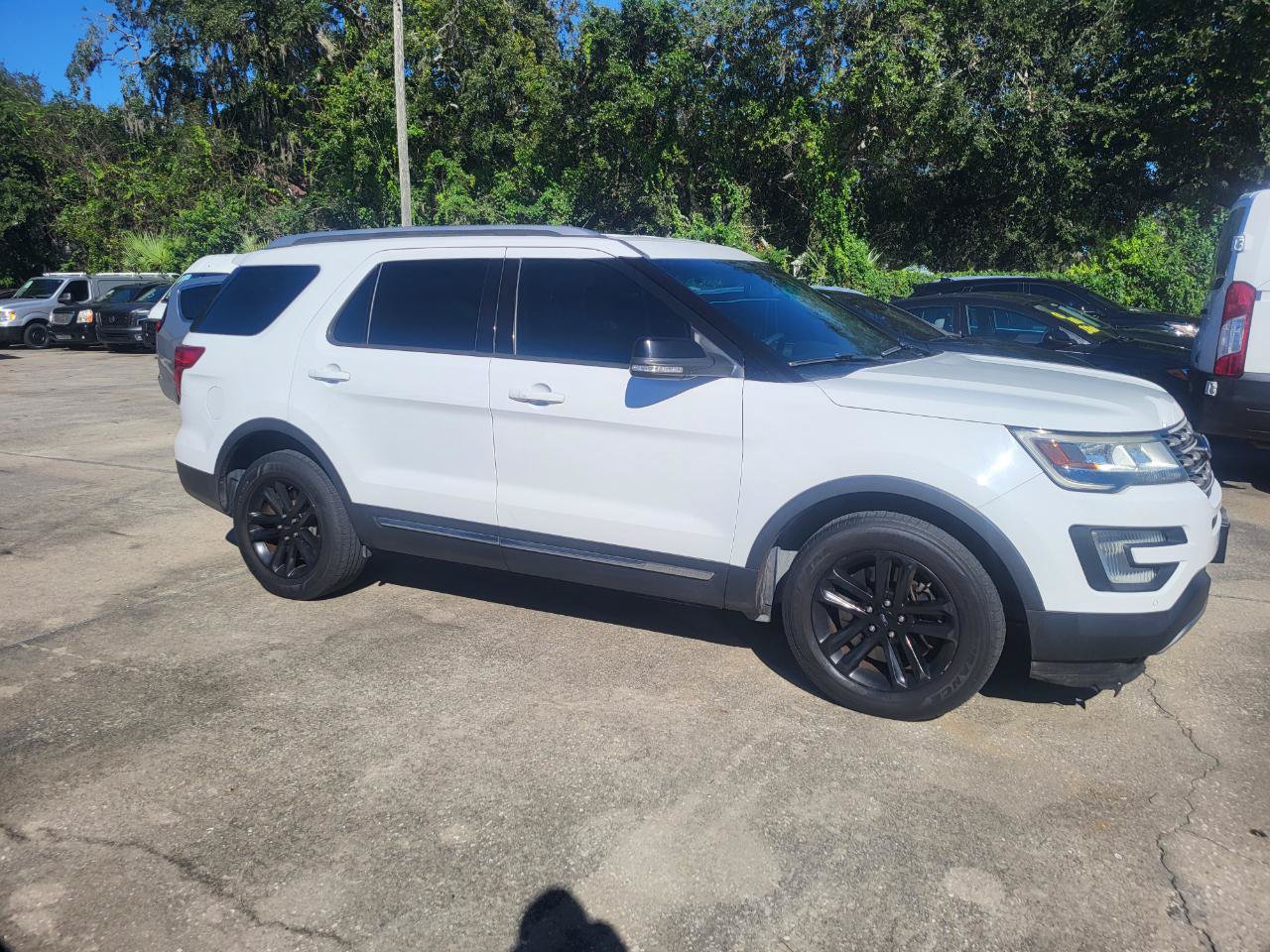 Used 2016 Ford Explorer XLT w/ Equipment Group 202A FWD image 9