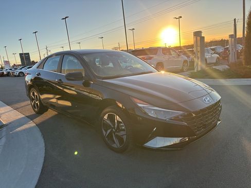 Certified 2023 Hyundai Elantra Limited image 3