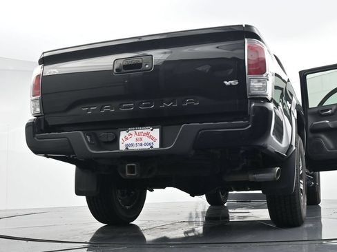 Used 2023 Toyota Tacoma TRD Sport AWD/4WD image 30