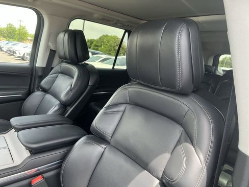Used 2025 Lincoln Navigator L Reserve AWD/4WD image 11