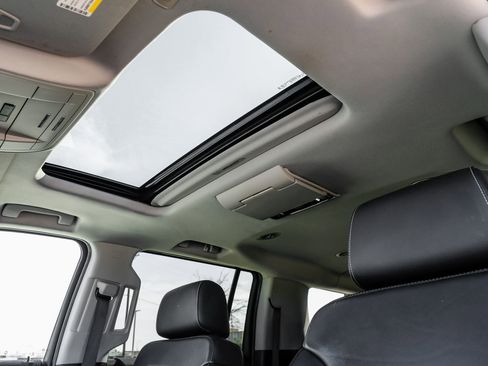 Used 2020 Chevrolet Suburban LT image 5