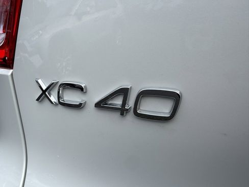 Used 2023 Volvo XC40 Recharge Plus image 7