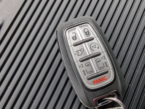 Used 2024 Chrysler Pacifica Limited FWD image 31