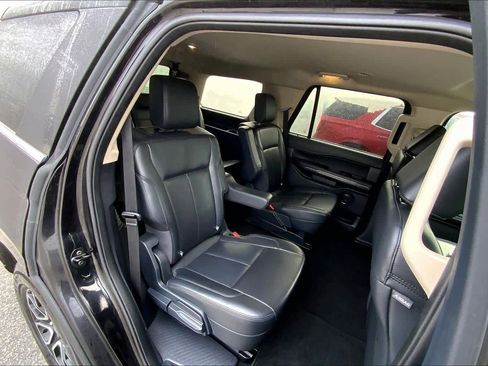 Used 2024 Ford Expedition XLT image 18