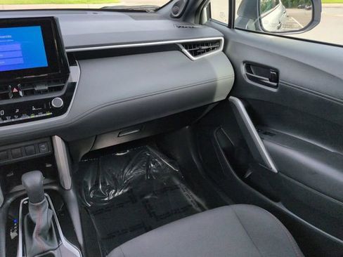 Used 2025 Toyota Corolla Cross AWD Hybrid w/ Moonroof Package image 17