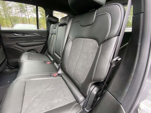 New 2025 Jeep Grand Cherokee Altitude image 12