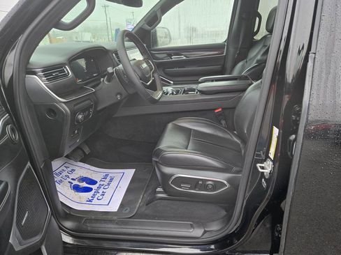 Used 2023 Jeep Wagoneer 4WD w/ Premium Group I image 7