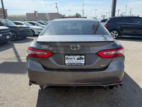Used 2018 Toyota Camry SE image 7