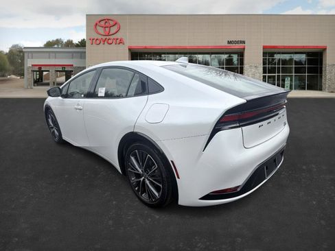 Used 2025 Toyota Prius XLE image 6