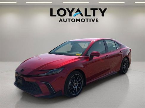 Certified 2025 Toyota Camry SE w/ Convenience Package FWD image 1