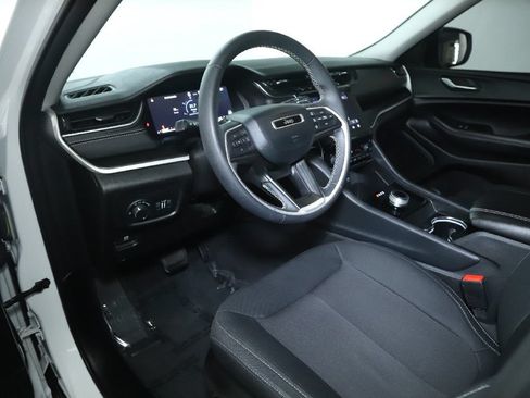 Used 2023 Jeep Grand Cherokee Laredo X AWD/4WD image 17