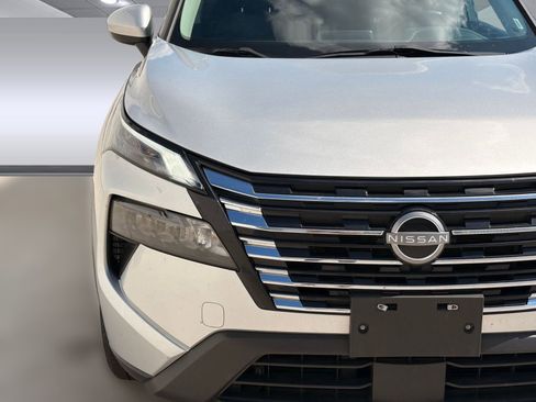 Certified 2023 Volvo XC40 B5 Plus w/ Protection Package Premier image 11