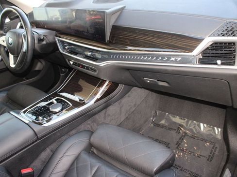 Used 2024 BMW X7 xDrive40i image 35