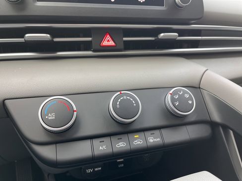 New 2025 Hyundai Elantra SE image 18