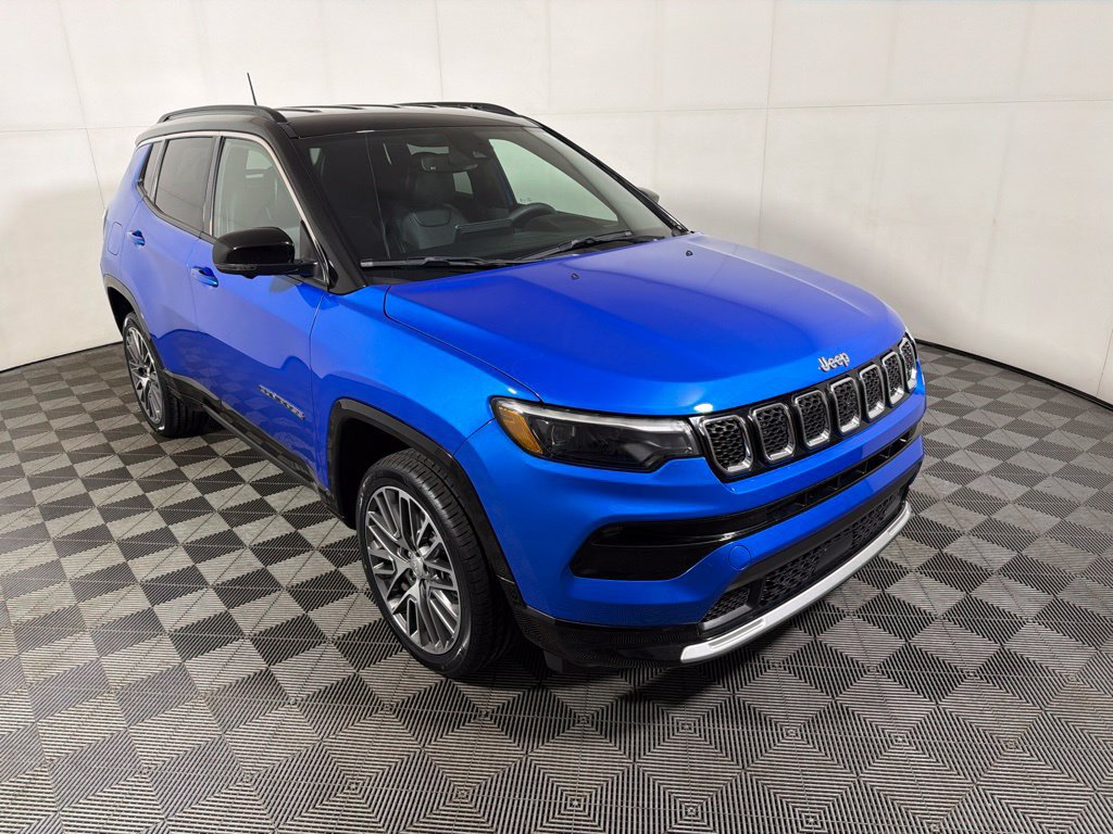 Used 2023 Jeep Compass Limited w/ Elite Group AWD/4WD image 1