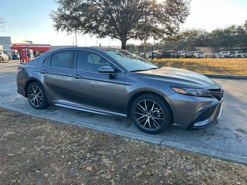 Used 2024 Toyota Camry SE image 7