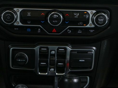 Used 2021 Jeep Wrangler Unlimited Sahara image 22