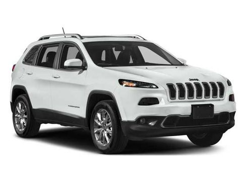 Used 2017 Jeep Cherokee Trailhawk image 6