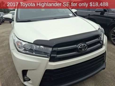 Used 2017 Toyota Highlander SE FWD image 3