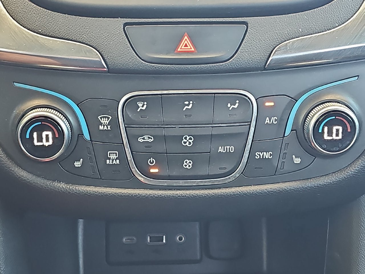 Used 2020 Chevrolet Equinox LT FWD image 26