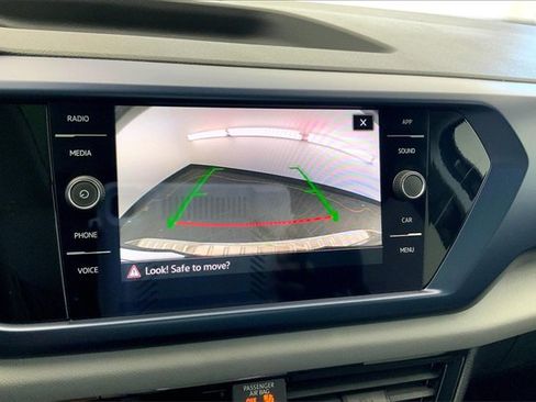 Certified 2023 Volkswagen Taos SE w/ Panoramic Sunroof Package image 21