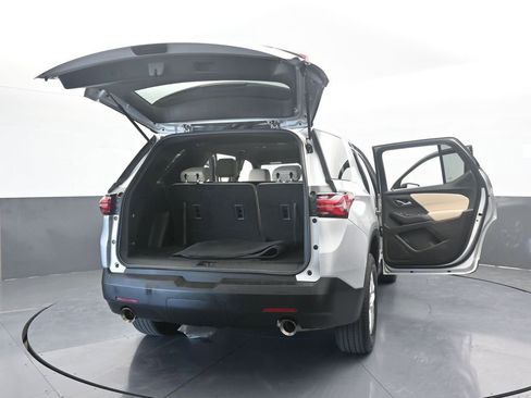 Used 2022 Chevrolet Traverse LS image 70