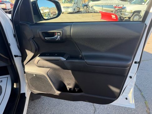Used 2023 Toyota Tacoma TRD Sport w/ TRD Premium Sport Package AWD/4WD image 31