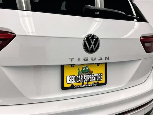 Used 2023 Volkswagen Tiguan SE R-Line FWD image 9
