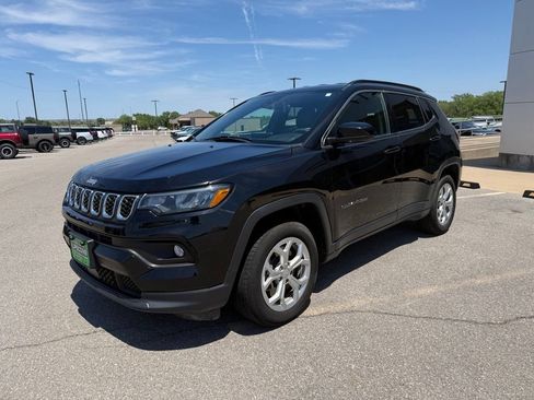 Used 2024 Jeep Compass Latitude AWD/4WD image 7