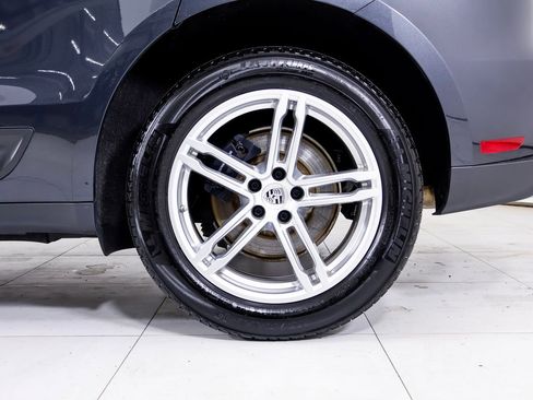 Certified 2025 Porsche Macan AWD/4WD image 28