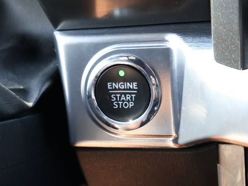 Used 2022 Ford F150 Lariat w/ Equipment Group 502A High AWD/4WD image 31