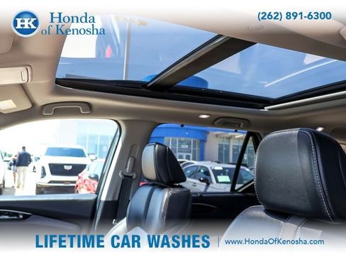 Certified 2025 Honda Pilot Touring image 10