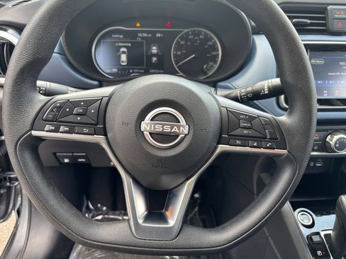 Used 2025 Nissan Versa SV FWD image 27